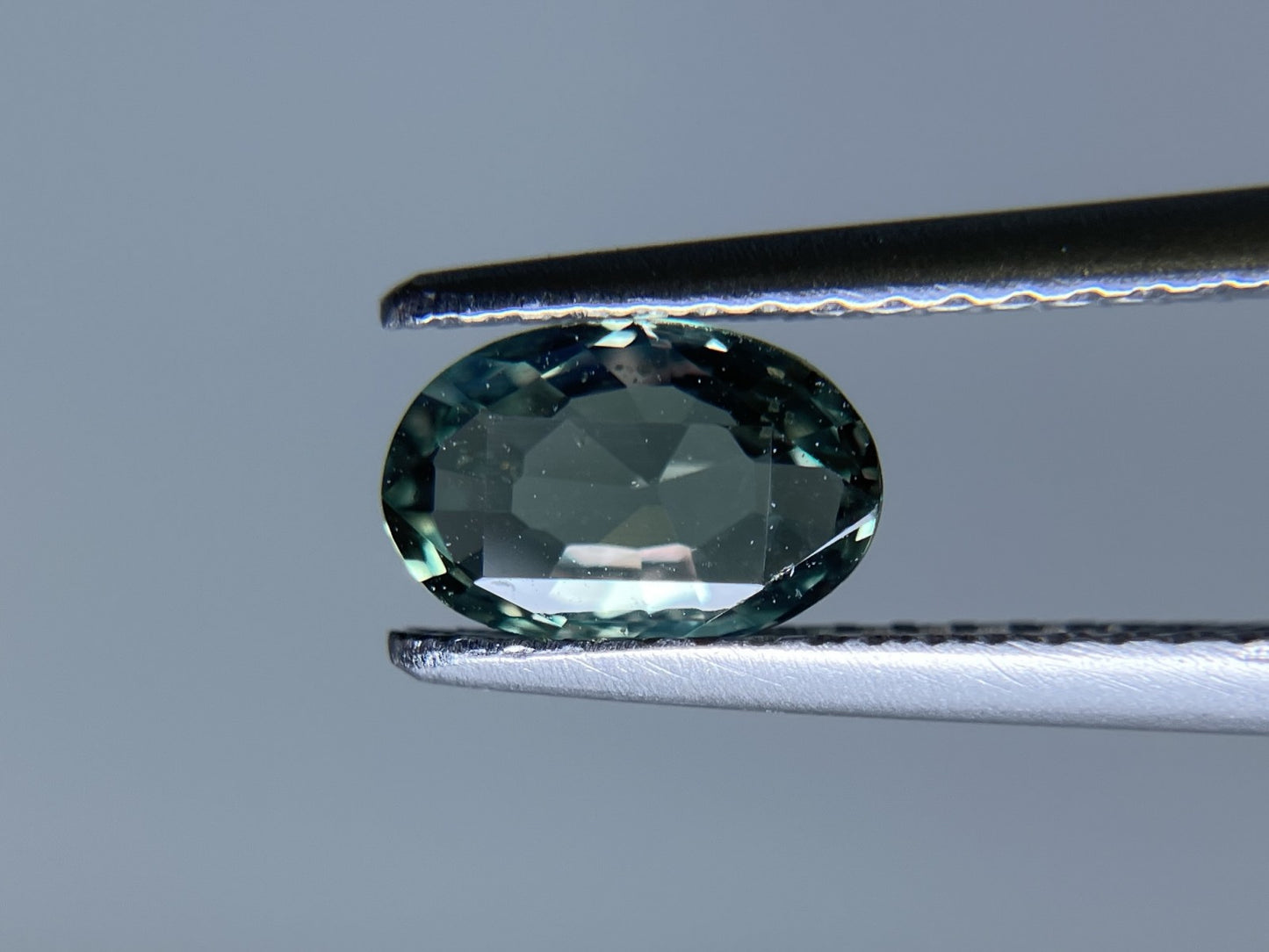 アレキサンドライト  天然   0.812ct   CGLソーティング付き   7.21㎜×4.81㎜×2.61㎜    天然 ルース（ 裸石 ）  5416S