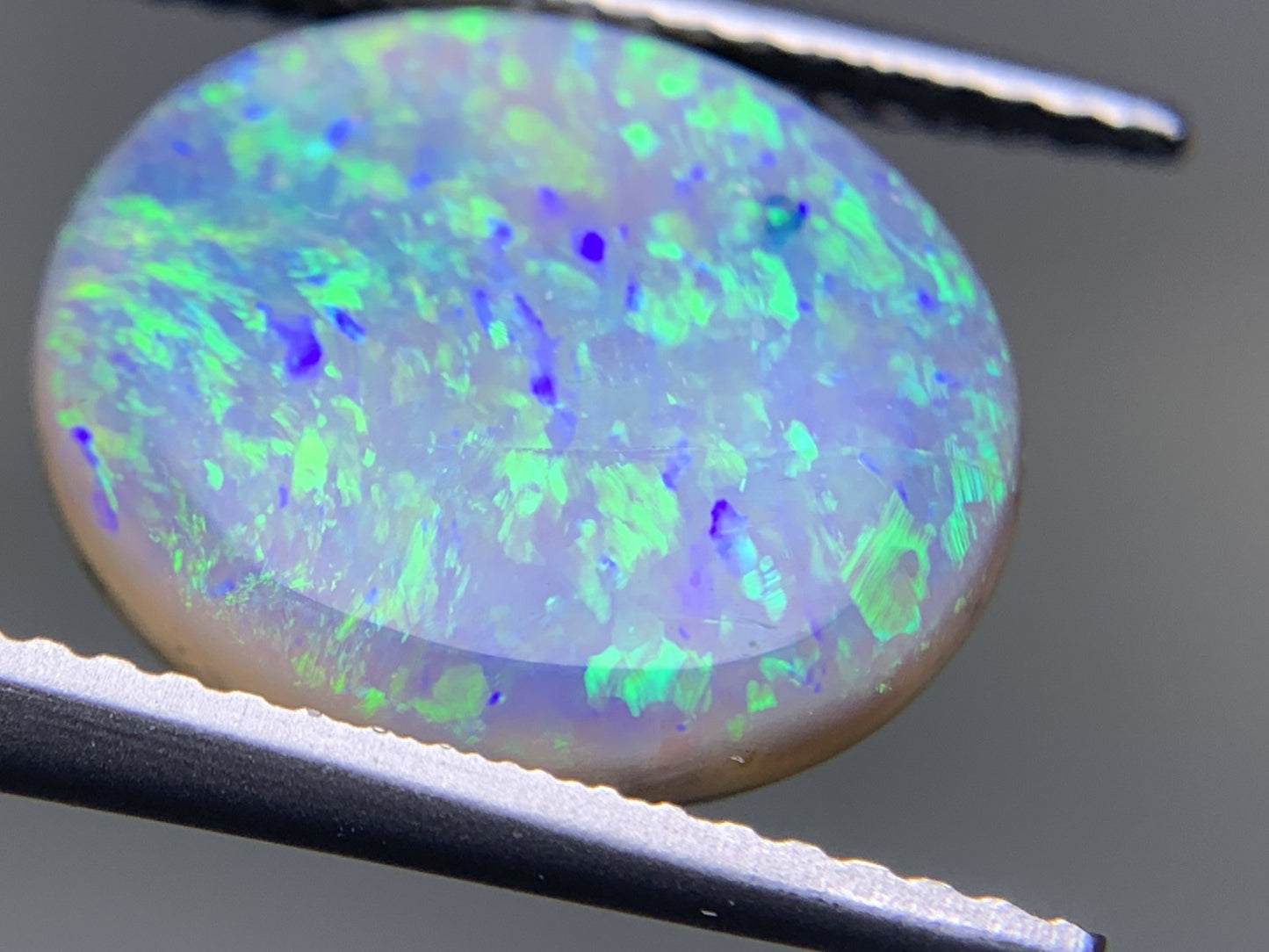 ブラックオパール 4.573ct  宝石ソーティング付き  13.5㎜×11.4㎜×4.2㎜  ルース（ 裸石 ） 3160Y