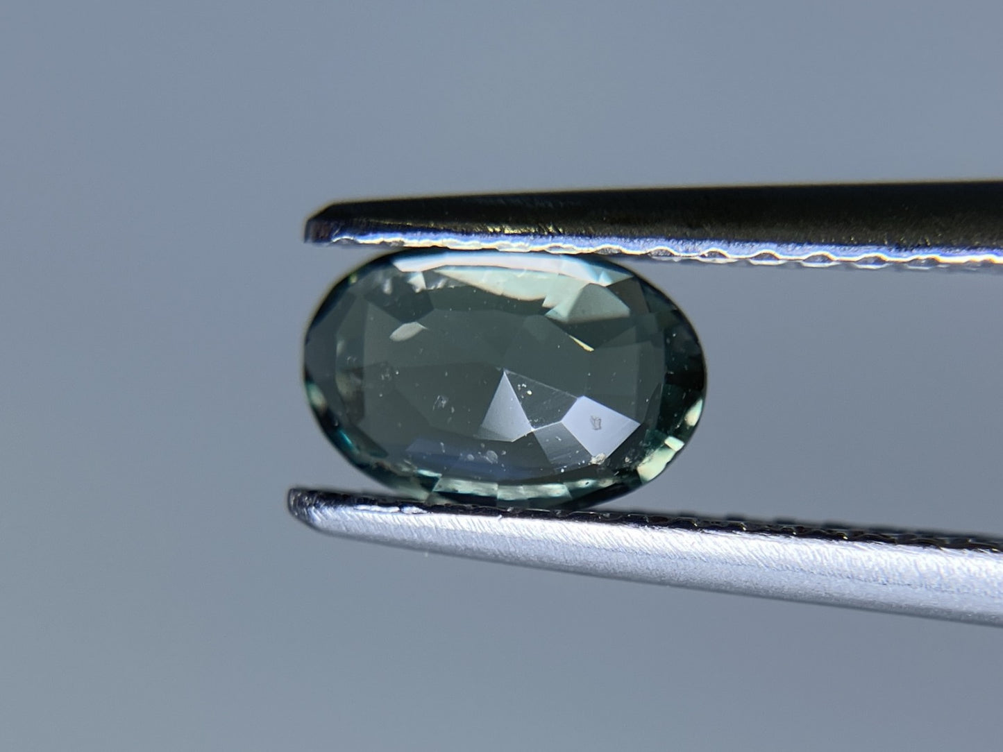 アレキサンドライト  天然   0.812ct   CGLソーティング付き   7.21㎜×4.81㎜×2.61㎜    天然 ルース（ 裸石 ）  5416S
