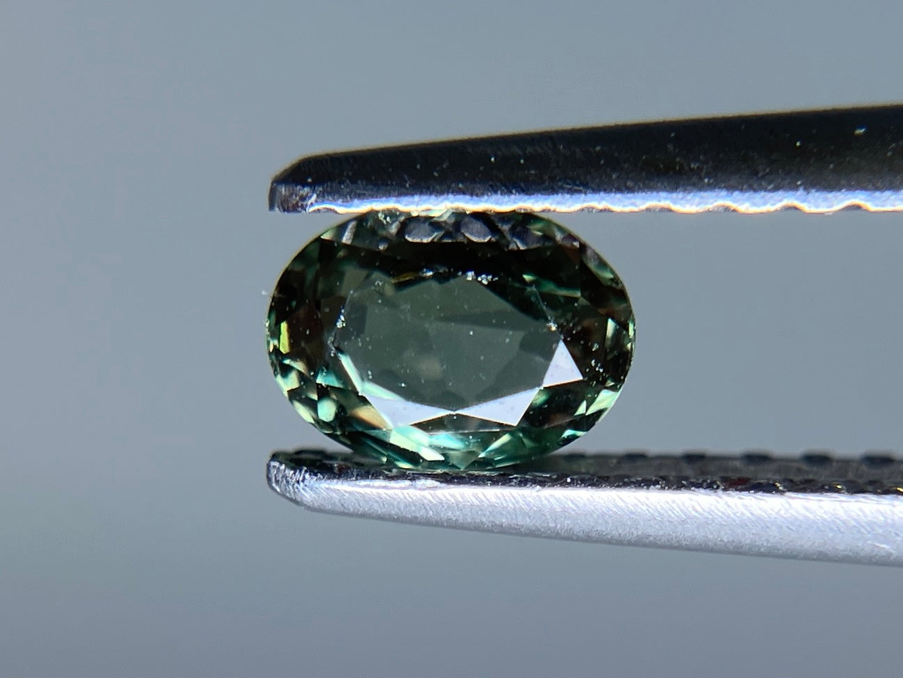 アレキサンドライト  天然   0.490ct   CGLソーティング付き   5.22㎜×3.80㎜×2.77㎜    天然 ルース（ 裸石 ）  5421S