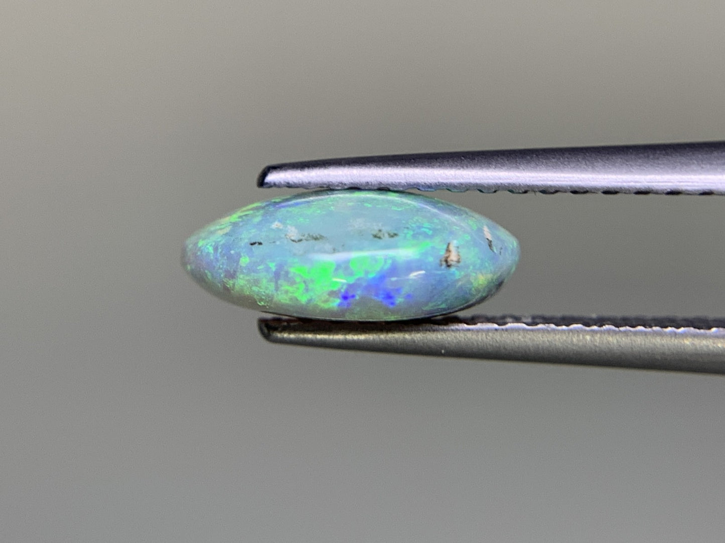 ブラックオパール 1.661ct  宝石ソーティング付き  9.8㎜×7.8㎜×3.7㎜  ルース（ 裸石 ） 4401Y