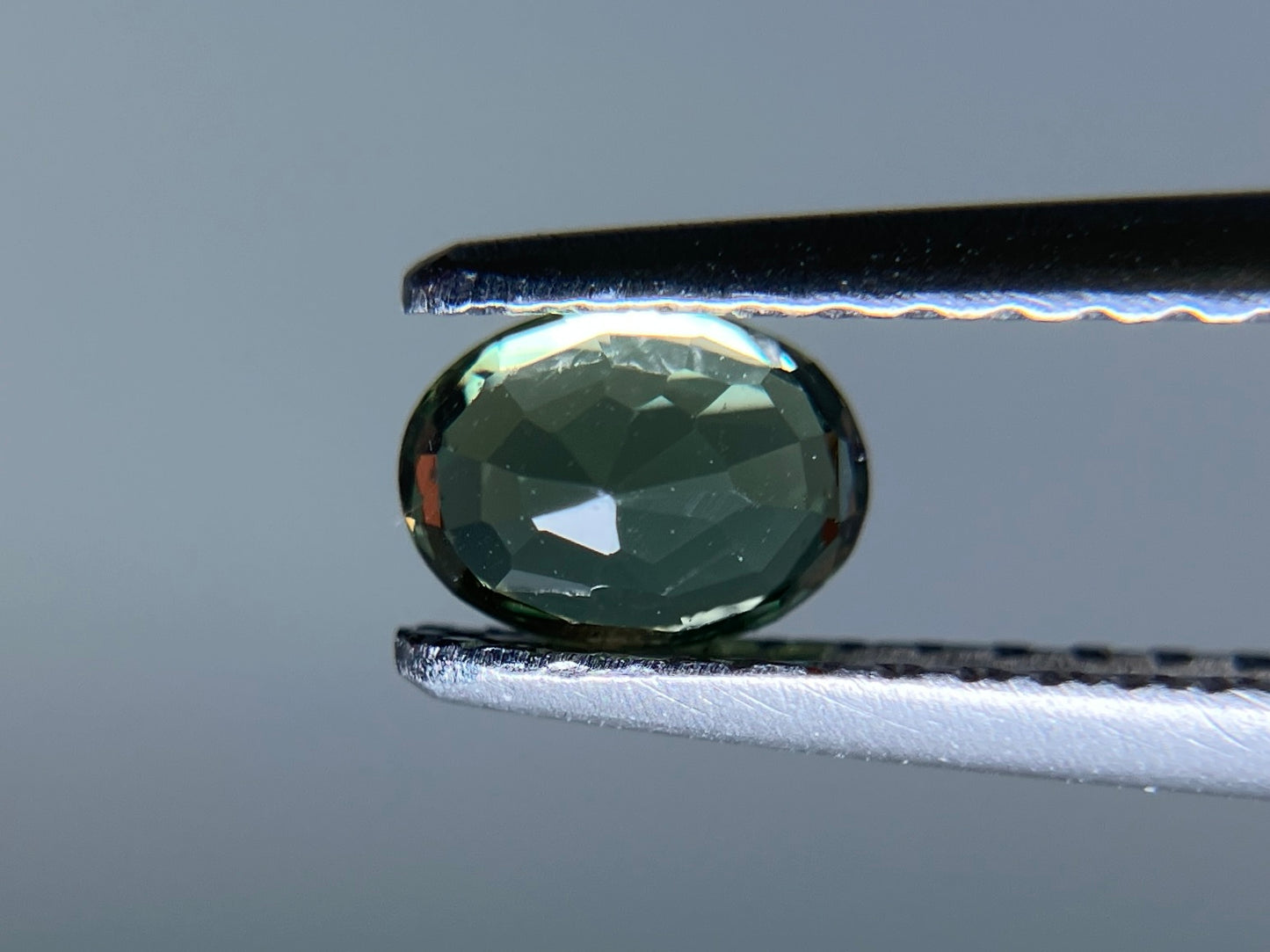 アレキサンドライト  天然   0.490ct   CGLソーティング付き   5.22㎜×3.80㎜×2.77㎜    天然 ルース（ 裸石 ）  5421S
