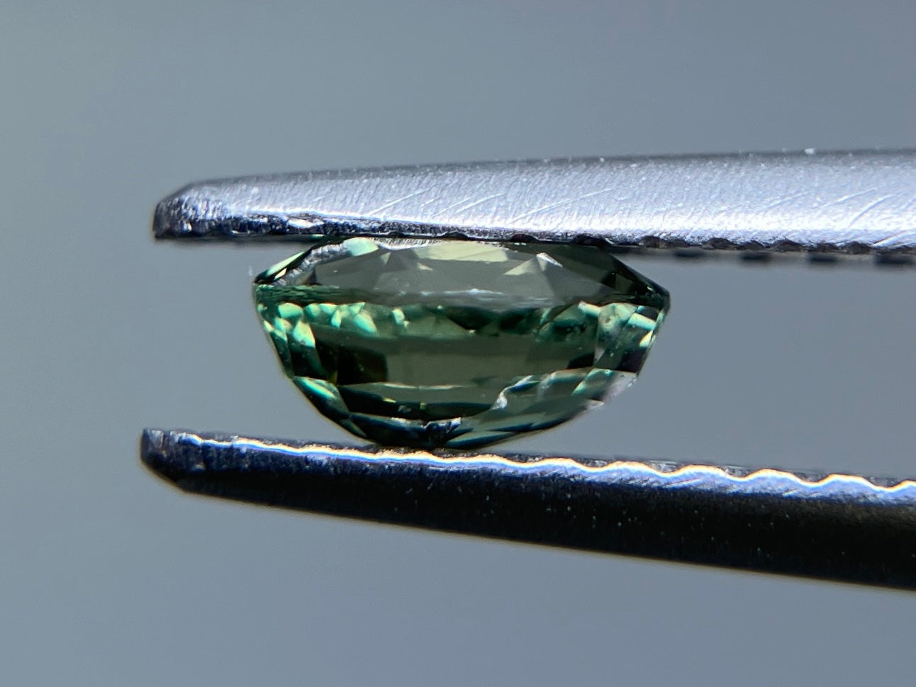 アレキサンドライト  天然   0.490ct   CGLソーティング付き   5.22㎜×3.80㎜×2.77㎜    天然 ルース（ 裸石 ）  5421S