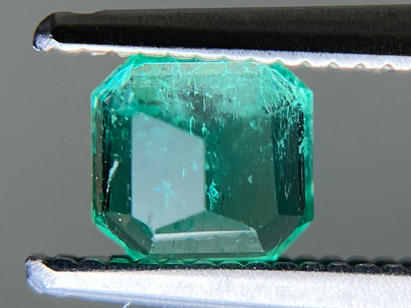 エメラルド 天然 0.610ct 中央宝石ソーティング付き 4.95㎜×4.73㎜×3.58㎜ ルース（ 裸石 ） 7078YY