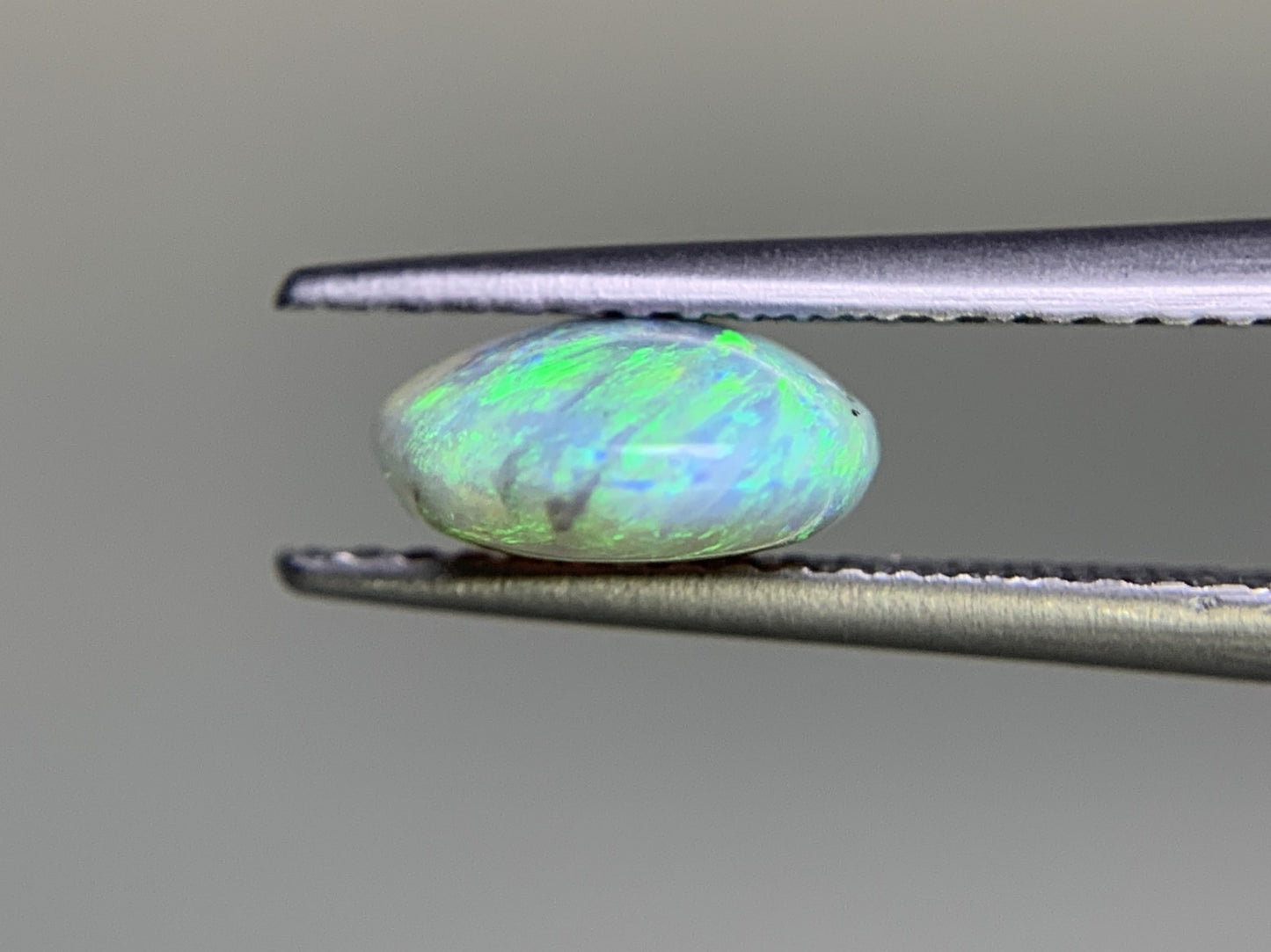 ブラックオパール 1.661ct  宝石ソーティング付き  9.8㎜×7.8㎜×3.7㎜  ルース（ 裸石 ） 2302Y