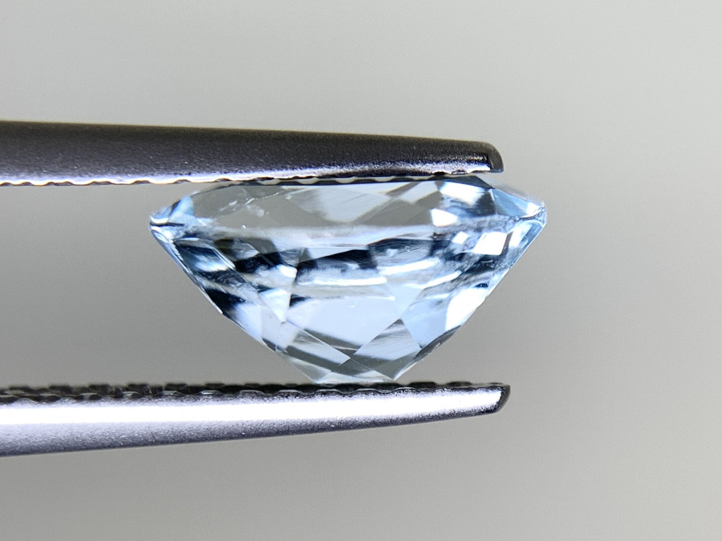 アクアマリン 天然 1.560ct 宝石ソーティング付き 8.8㎜×7.0㎜×4.6㎜ ルース（ 裸石 ） 6783Y