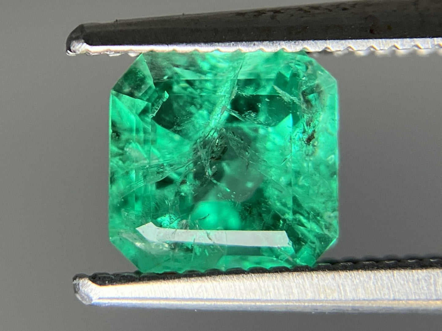 エメラルド 1.036ct 宝石ソーティング付き  6.2㎜×6.2㎜×3.7㎜  ルース（ 裸石 ） 4183YY