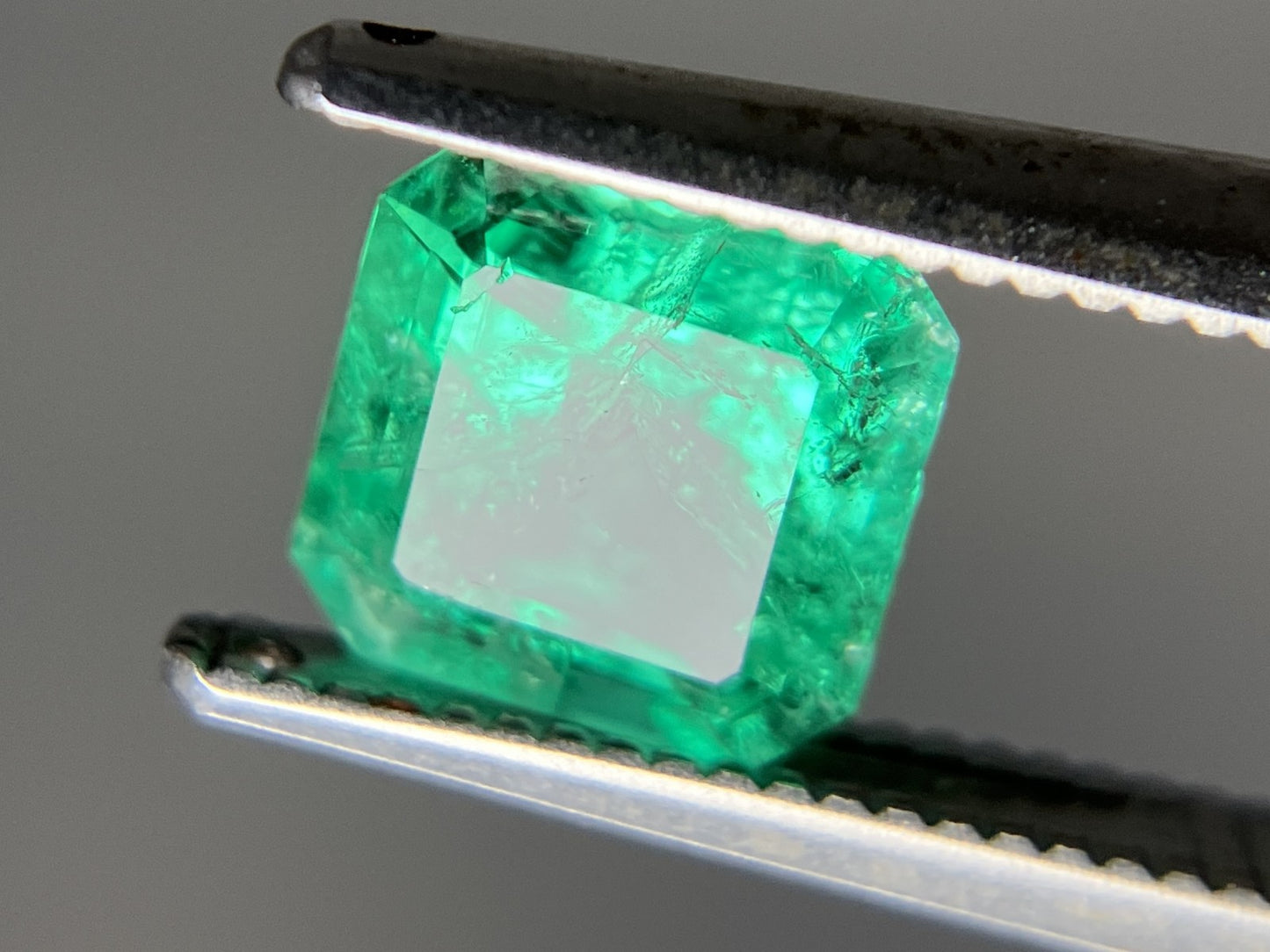 エメラルド 1.036ct 宝石ソーティング付き  6.2㎜×6.2㎜×3.7㎜  ルース（ 裸石 ） 4183YY