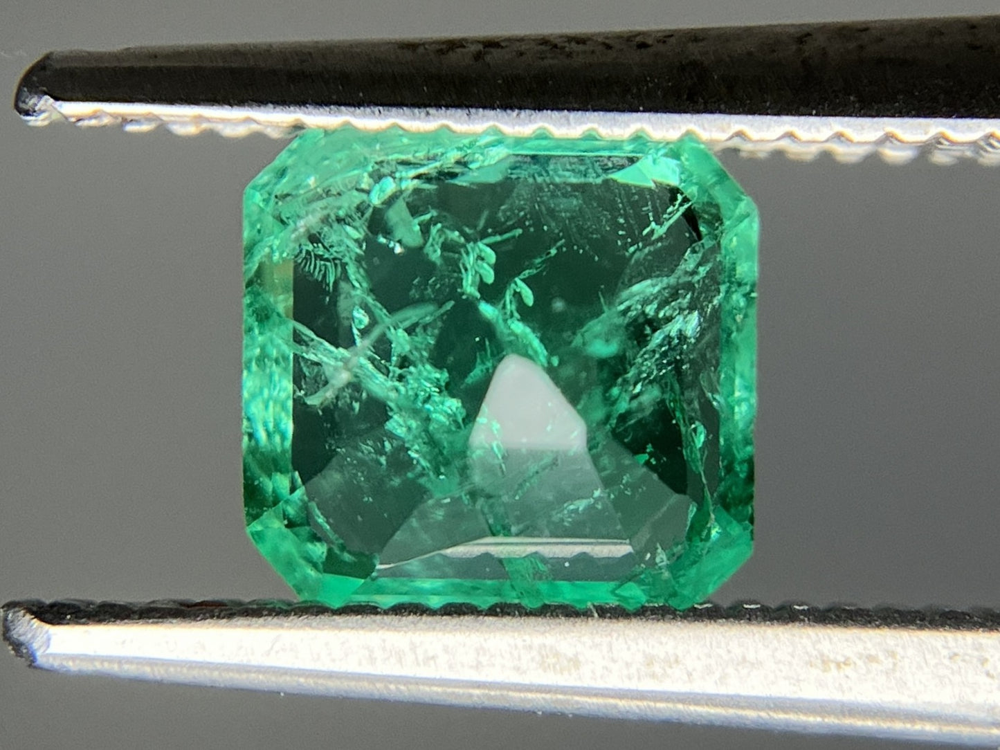 エメラルド 1.036ct 宝石ソーティング付き  6.2㎜×6.2㎜×3.7㎜  ルース（ 裸石 ） 4183YY