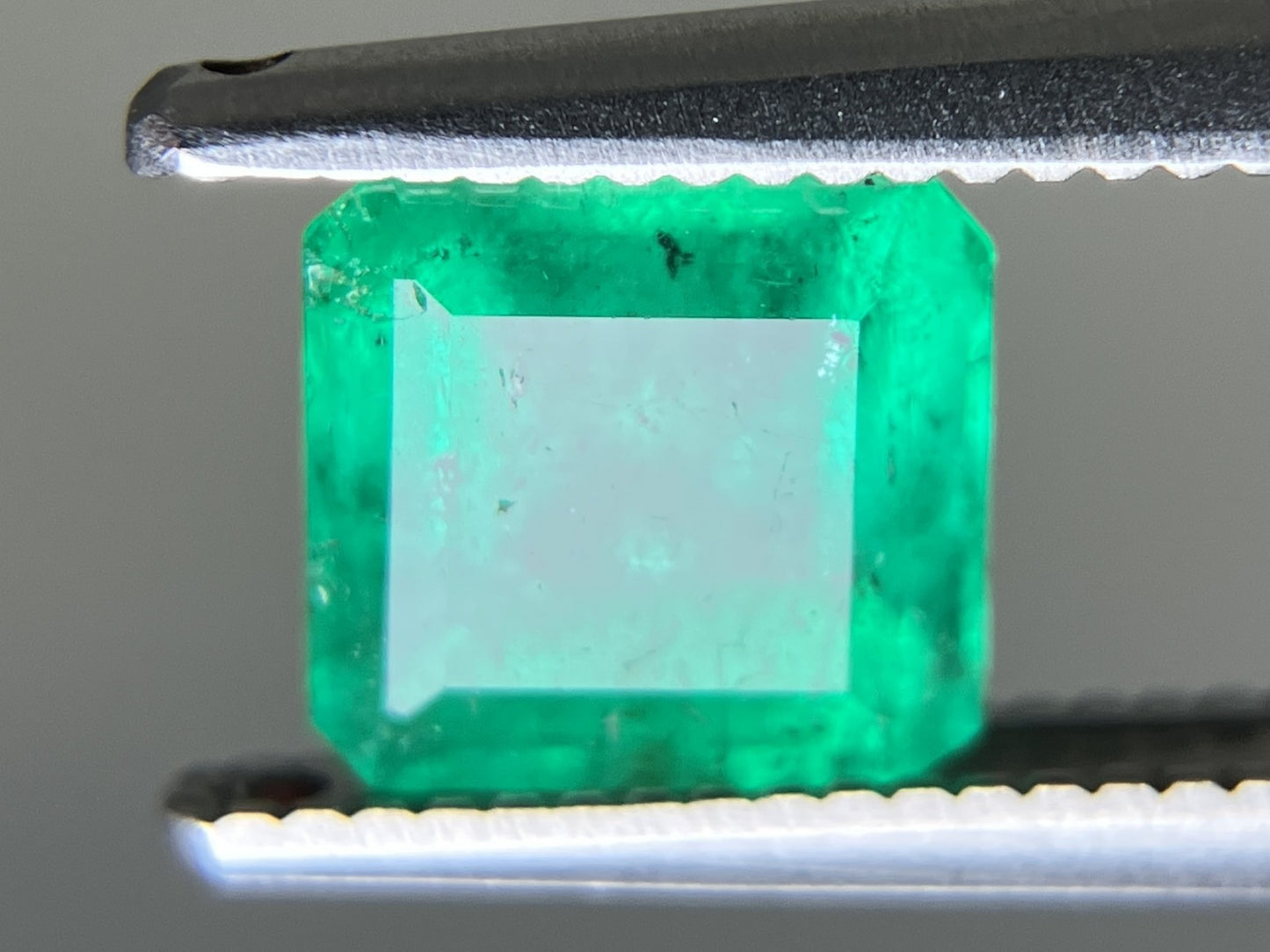 エメラルド 天然 1.092ct 中央宝石ソーティング付き 6.14㎜×6.03㎜×4.07㎜ ルース（ 裸石 ） 7081YY