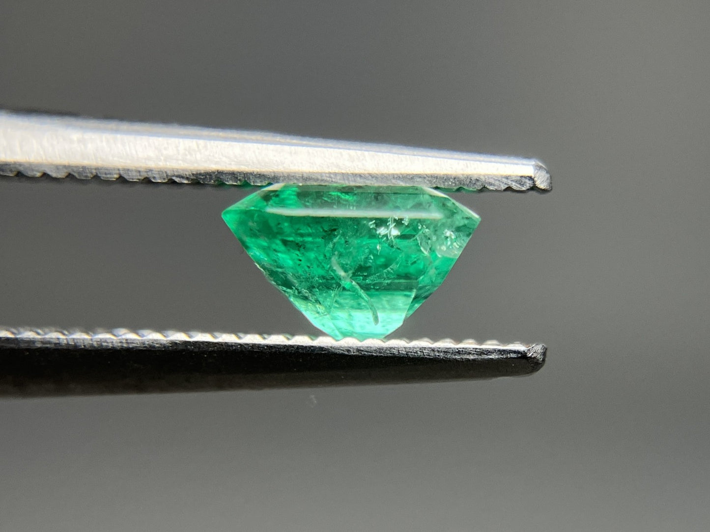 エメラルド 1.036ct 宝石ソーティング付き  6.2㎜×6.2㎜×3.7㎜  ルース（ 裸石 ） 4183YY