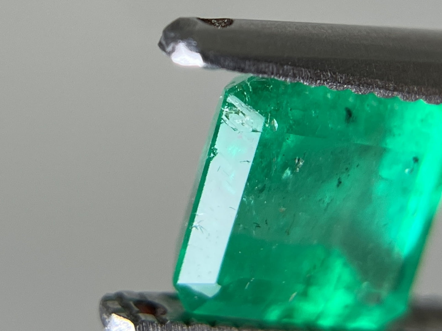 エメラルド 天然 1.092ct 中央宝石ソーティング付き 6.14㎜×6.03㎜×4.07㎜ ルース（ 裸石 ） 7081YY