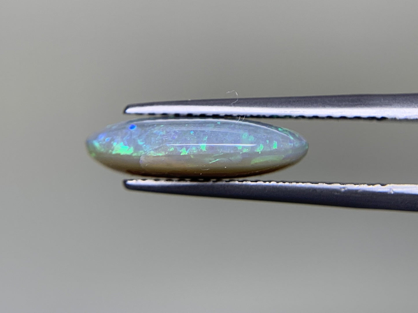 ブラックオパール 3.631ct  宝石ソーティング付き  14.9㎜×9.4㎜×4.3㎜  ルース（ 裸石 ） 1901Y