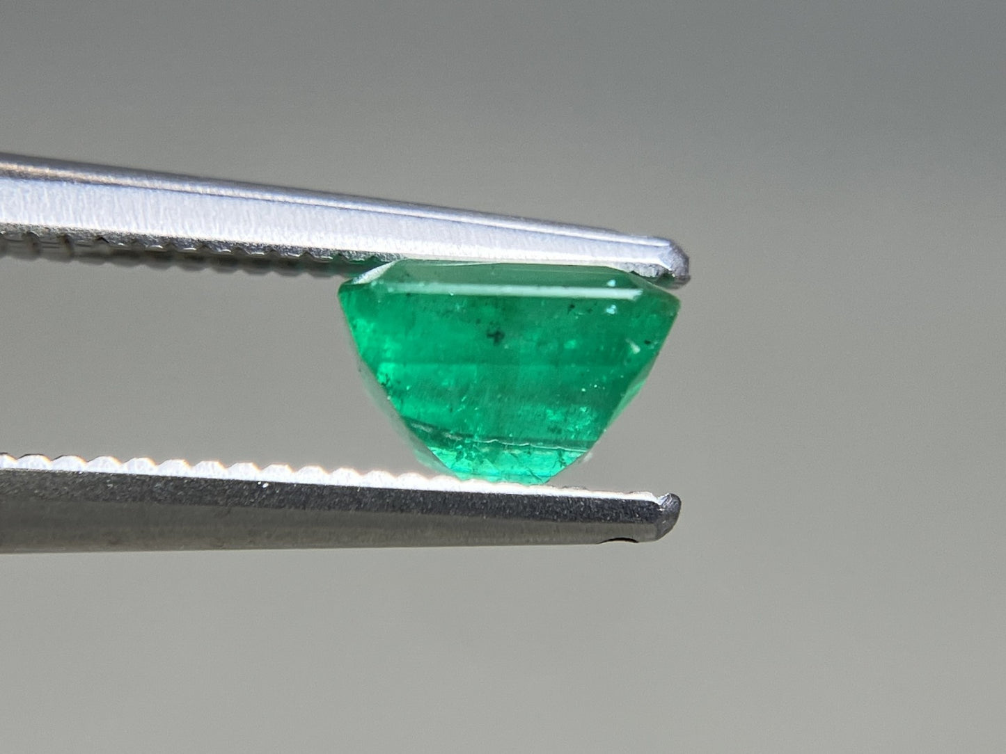 エメラルド 天然 1.092ct 中央宝石ソーティング付き 6.14㎜×6.03㎜×4.07㎜ ルース（ 裸石 ） 7081YY