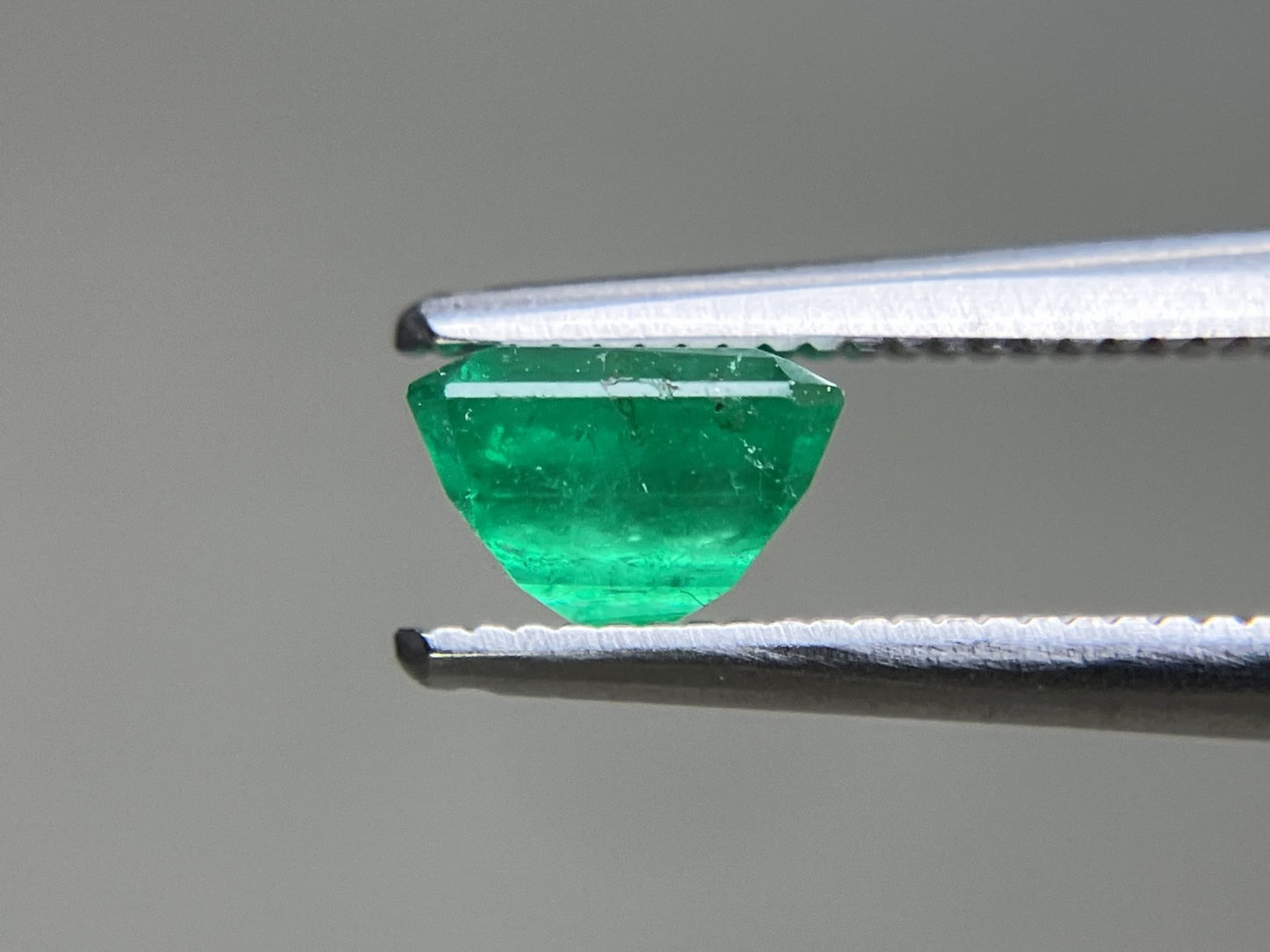 エメラルド 天然 1.092ct 中央宝石ソーティング付き 6.14㎜×6.03㎜×4.07㎜ ルース（ 裸石 ） 7081YY
