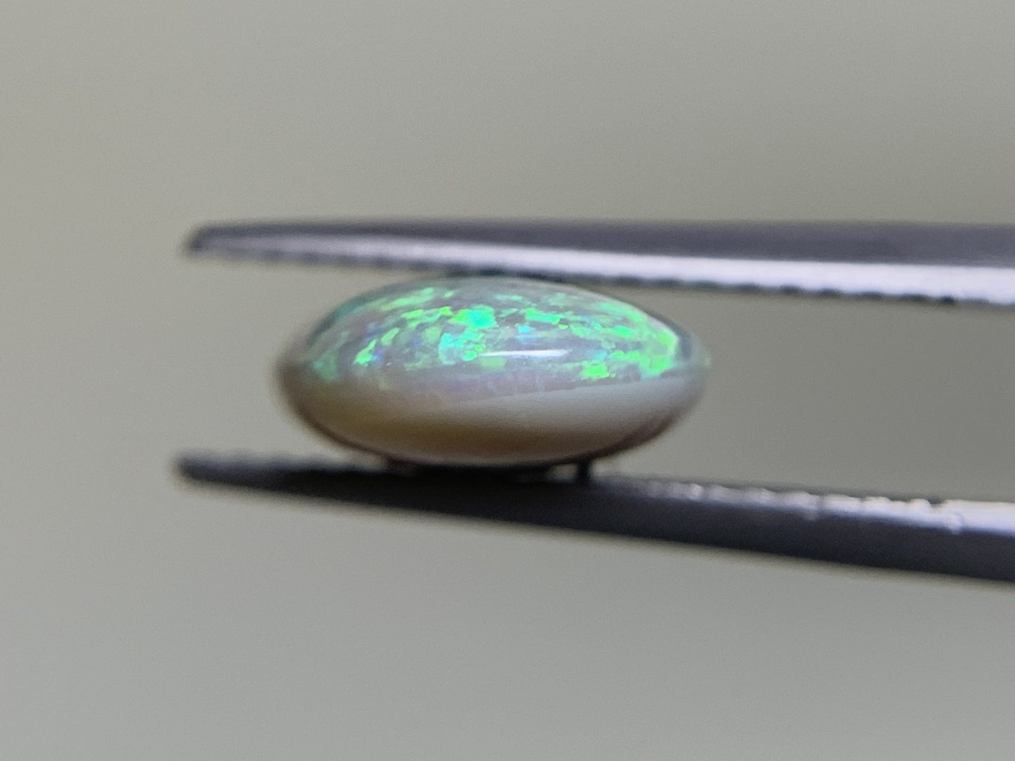 ブラックオパール 3.631ct  宝石ソーティング付き  14.9㎜×9.4㎜×4.3㎜  ルース（ 裸石 ） 1901Y