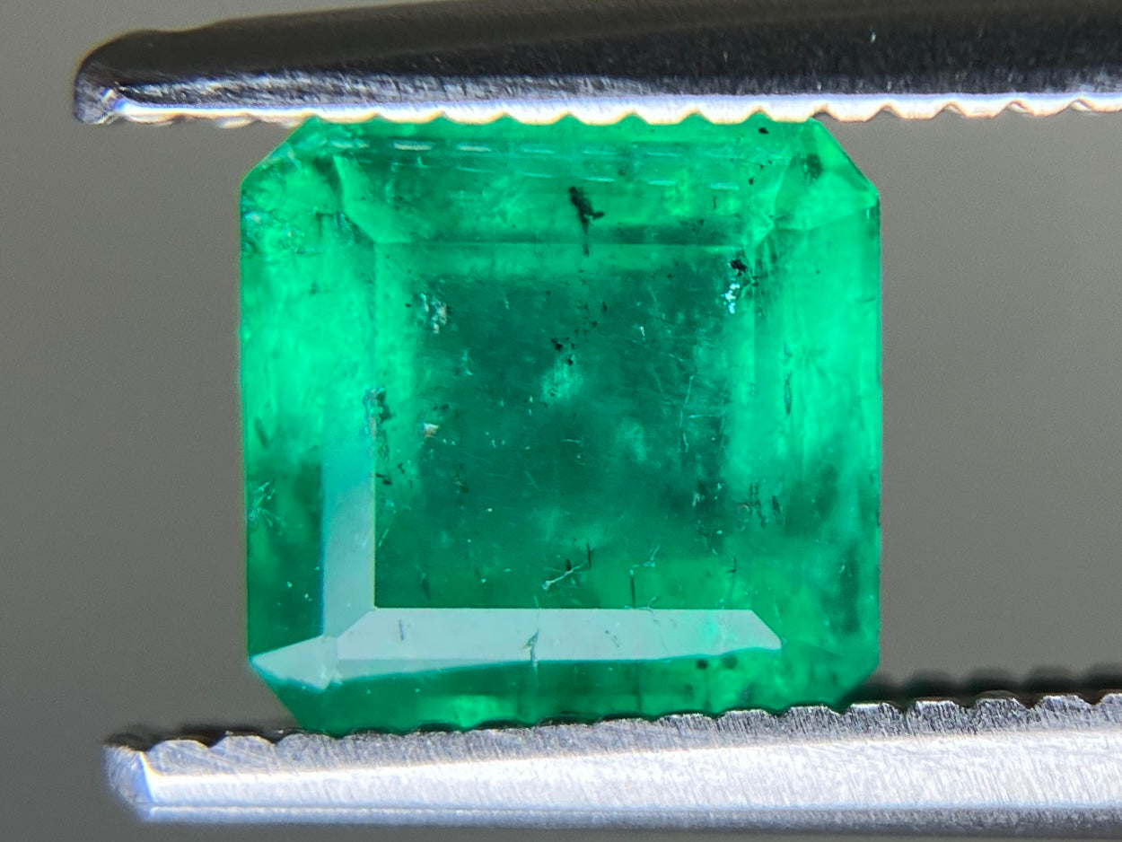 エメラルド 天然 1.092ct 中央宝石ソーティング付き 6.14㎜×6.03㎜×4.07㎜ ルース（ 裸石 ） 7081YY