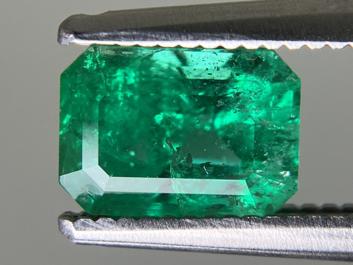 エメラルド 1.137ct 宝石ソーティング付き 6.9㎜×5.0㎜×4.3㎜ ルース（ 裸石 ） 4149YY