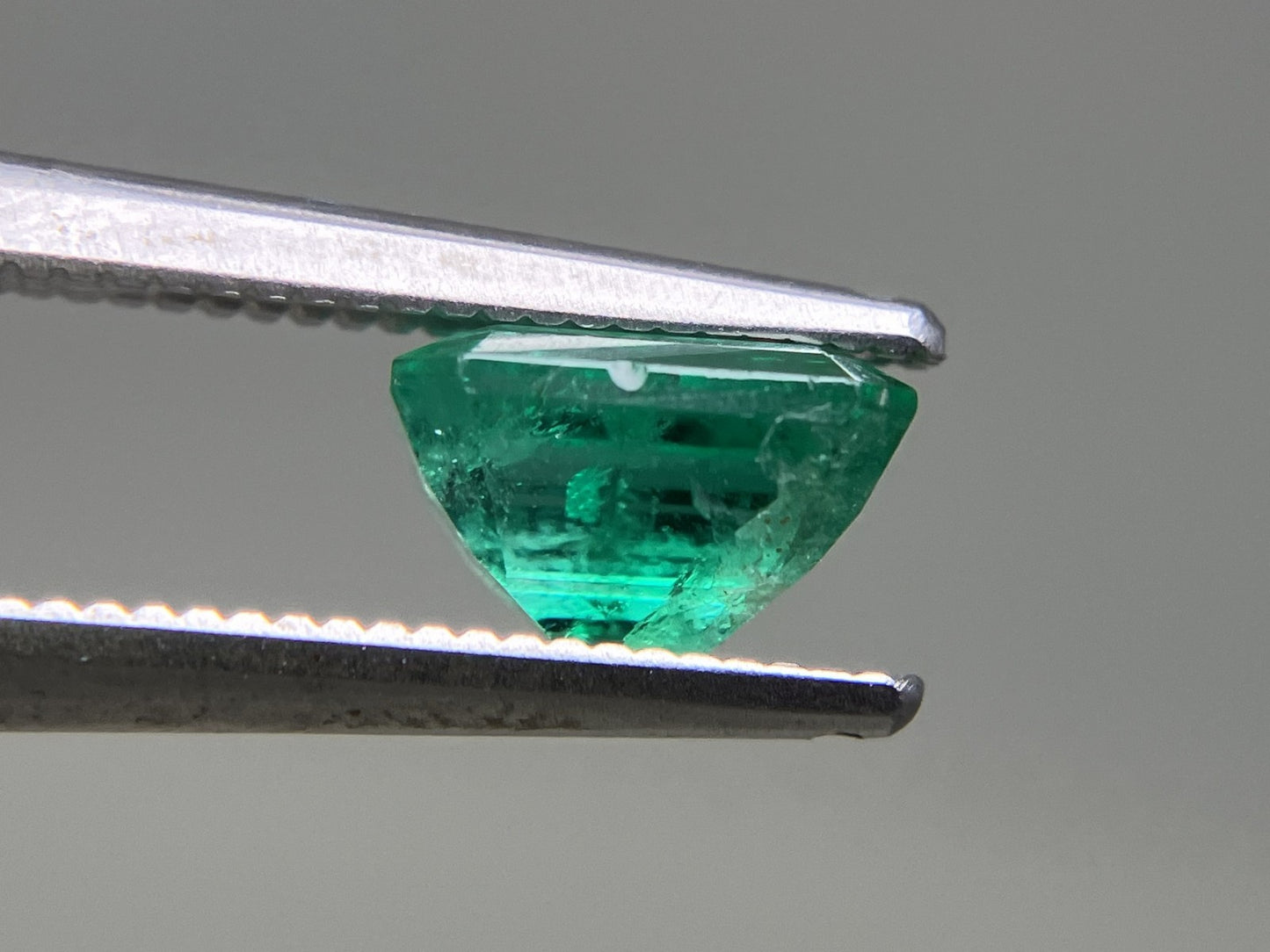 エメラルド 1.137ct 宝石ソーティング付き 6.9㎜×5.0㎜×4.3㎜ ルース（ 裸石 ） 4149YY