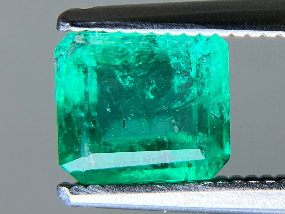 エメラルド 天然 1.118ct 中央宝石ソーティング付き 6.54㎜×5.86㎜×3.81㎜ ルース（ 裸石 ） 7110YY