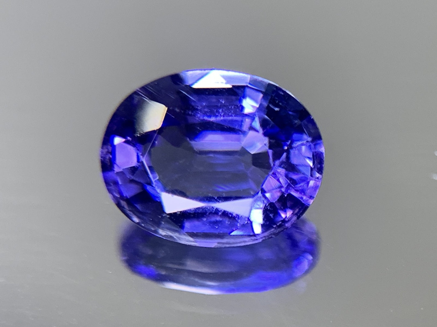 タンザナイト 2.453ct  宝石ソーティング付き  9.4㎜×7.3㎜×4.6㎜  ルース（ 裸石 ） 1900Y