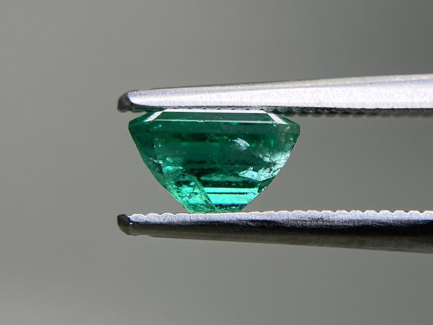 エメラルド 1.137ct 宝石ソーティング付き 6.9㎜×5.0㎜×4.3㎜ ルース（ 裸石 ） 4149YY