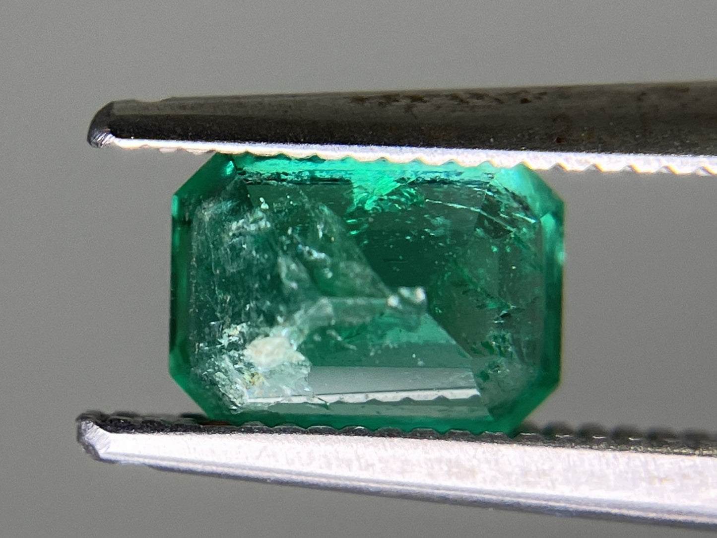 エメラルド 1.137ct 宝石ソーティング付き 6.9㎜×5.0㎜×4.3㎜ ルース（ 裸石 ） 4149YY