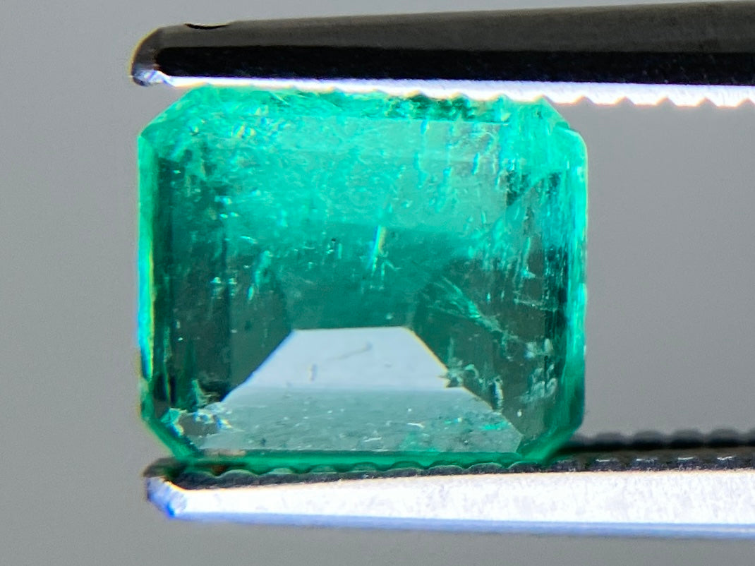 エメラルド 天然 1.118ct 中央宝石ソーティング付き 6.54㎜×5.86㎜×3.81㎜ ルース（ 裸石 ） 7110YY
