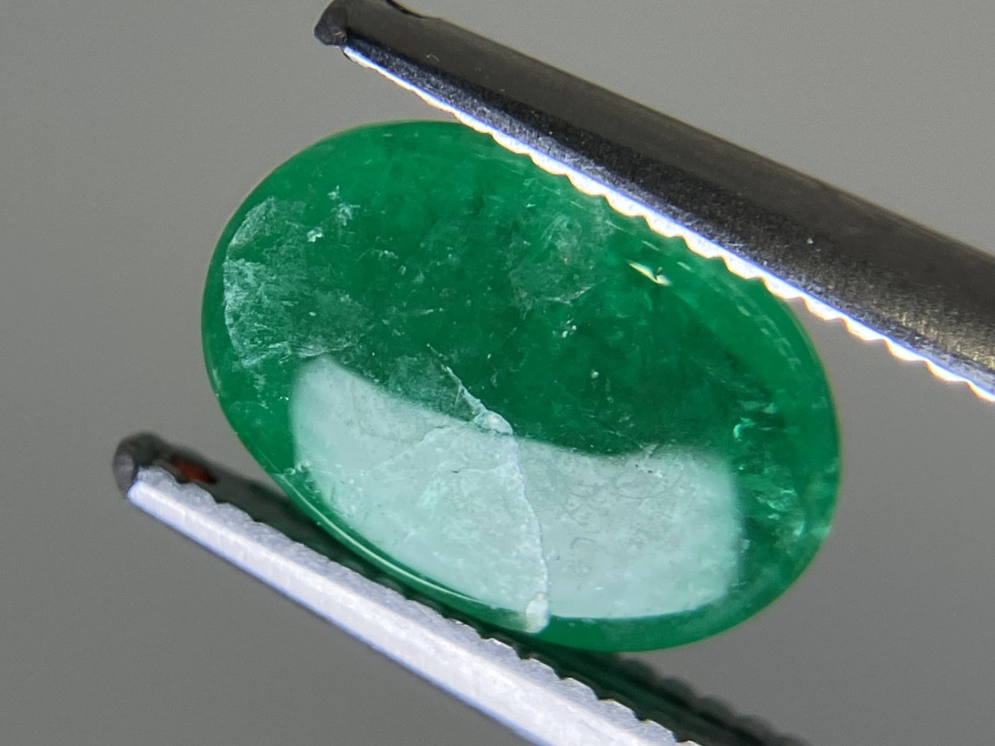 エメラルド 2.186ct 宝石ソーティング付き  9.2㎜×6.1㎜×4.3㎜  ルース（ 裸石 ） 4187YY