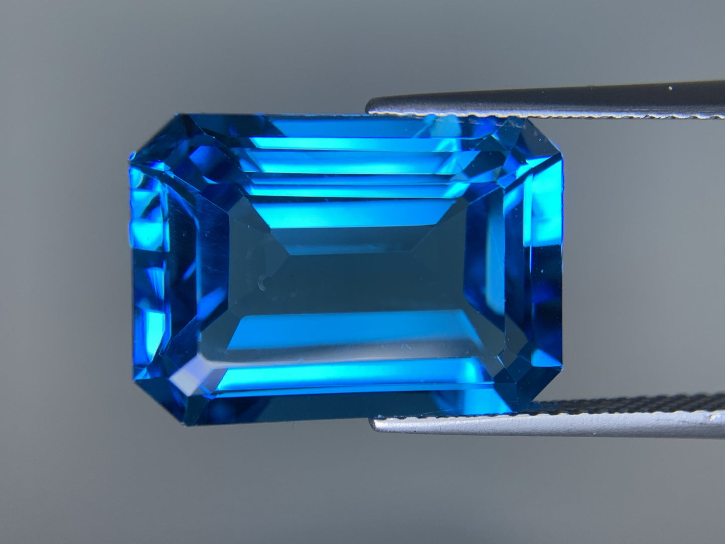 ブルートパーズ 19.178ct 宝石ソーティング付き 17.8㎜×12.8㎜×8.2㎜ ルース（ 裸石 ） 4283Y