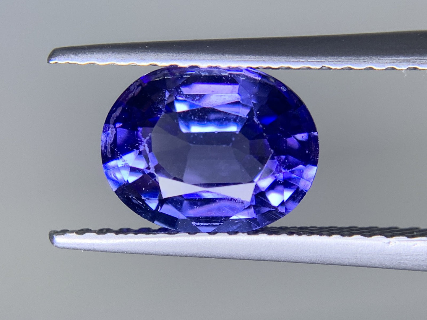 タンザナイト 2.453ct  宝石ソーティング付き  9.4㎜×7.3㎜×4.6㎜  ルース（ 裸石 ） 1900Y
