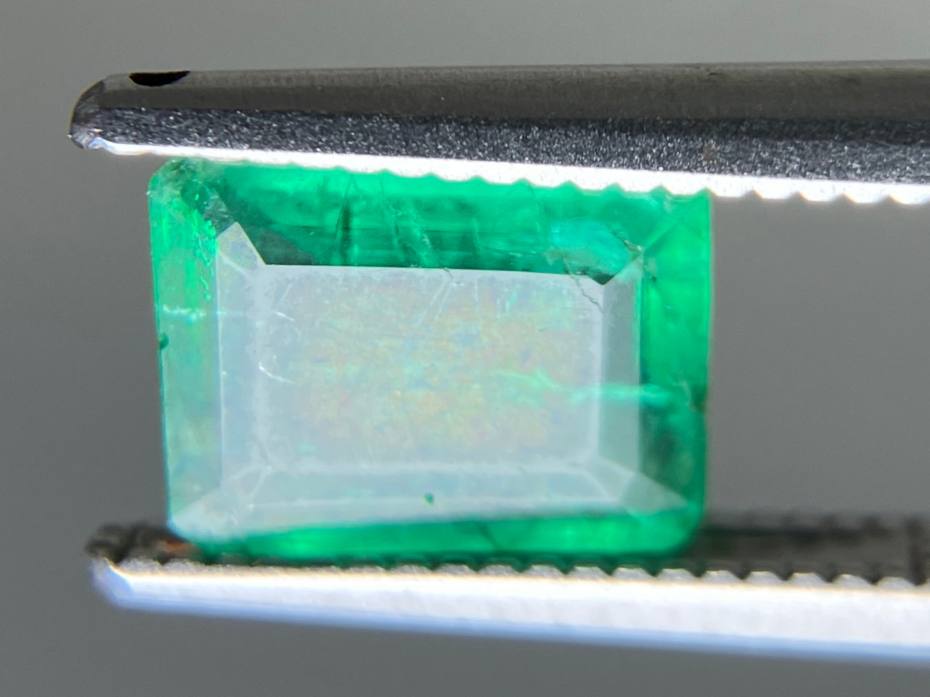 エメラルド 天然 1.165ct 宝石ソーティング付き 7.1㎜×5.6㎜×3.0㎜ ルース（ 裸石 ） 7186YY