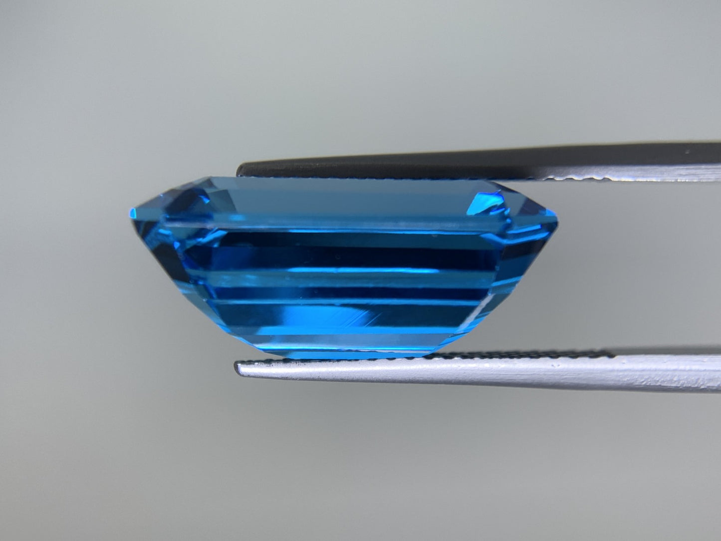ブルートパーズ 19.178ct 宝石ソーティング付き 17.8㎜×12.8㎜×8.2㎜ ルース（ 裸石 ） 4283Y