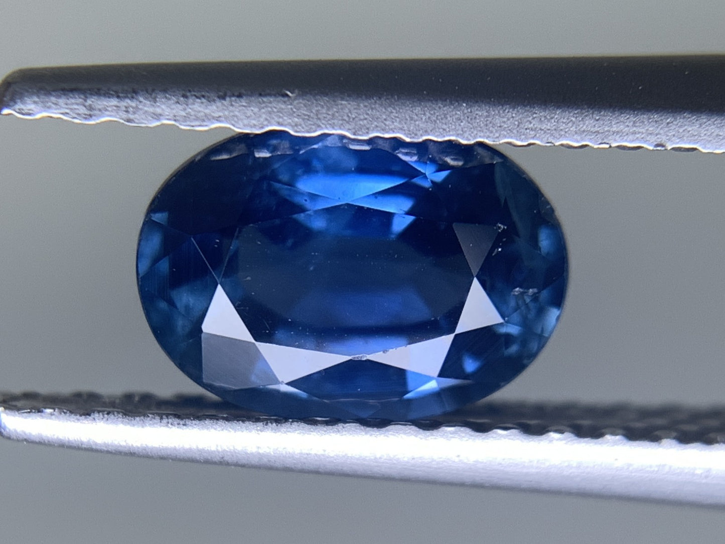 サファイア 天然  1.140ct  中央宝石ソーティング付き  7.01㎜×5.10㎜×3.43㎜  ルース（ 裸石 ） 5522Y