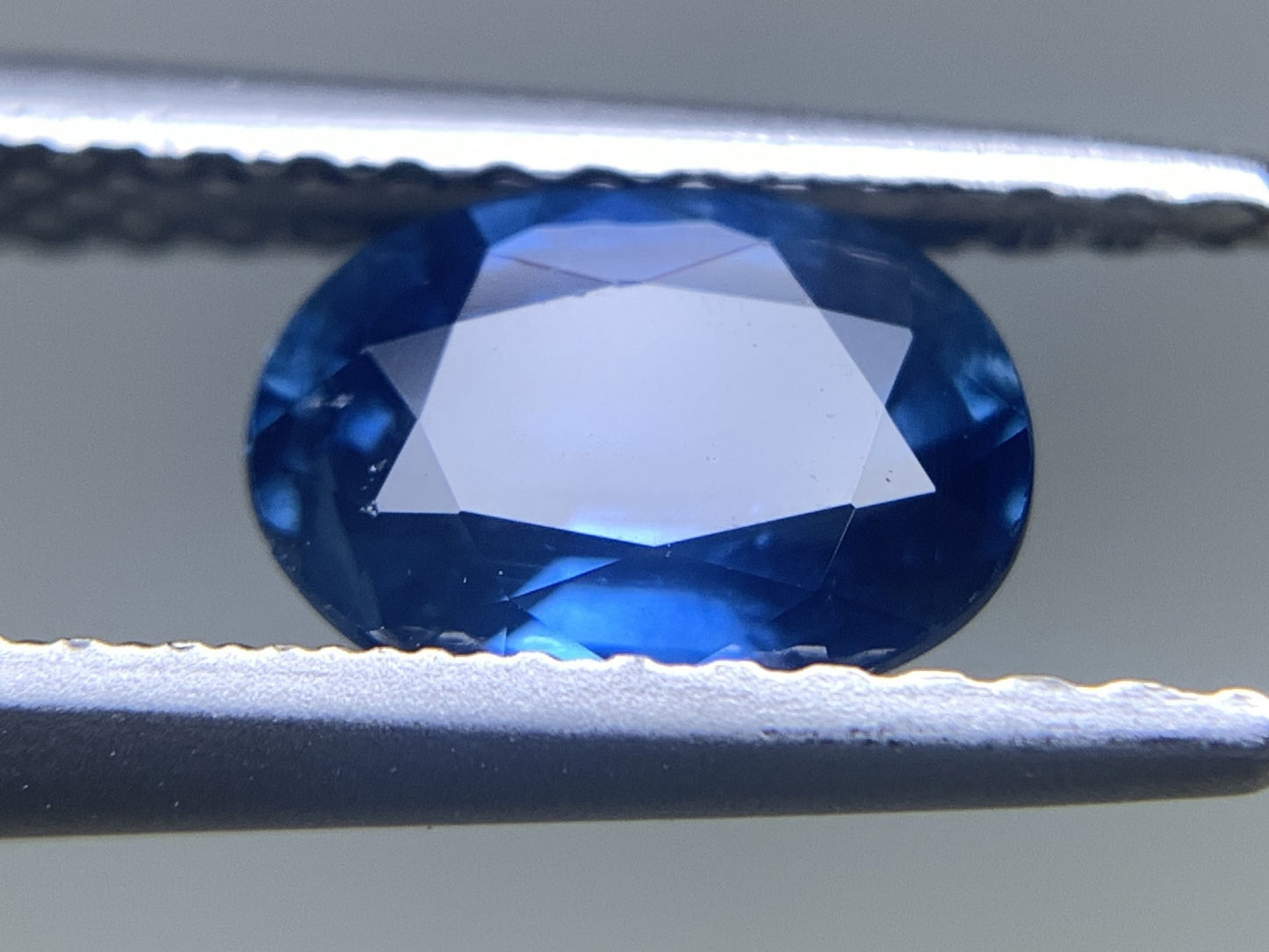 サファイア 天然  1.140ct  中央宝石ソーティング付き  7.01㎜×5.10㎜×3.43㎜  ルース（ 裸石 ） 5522Y