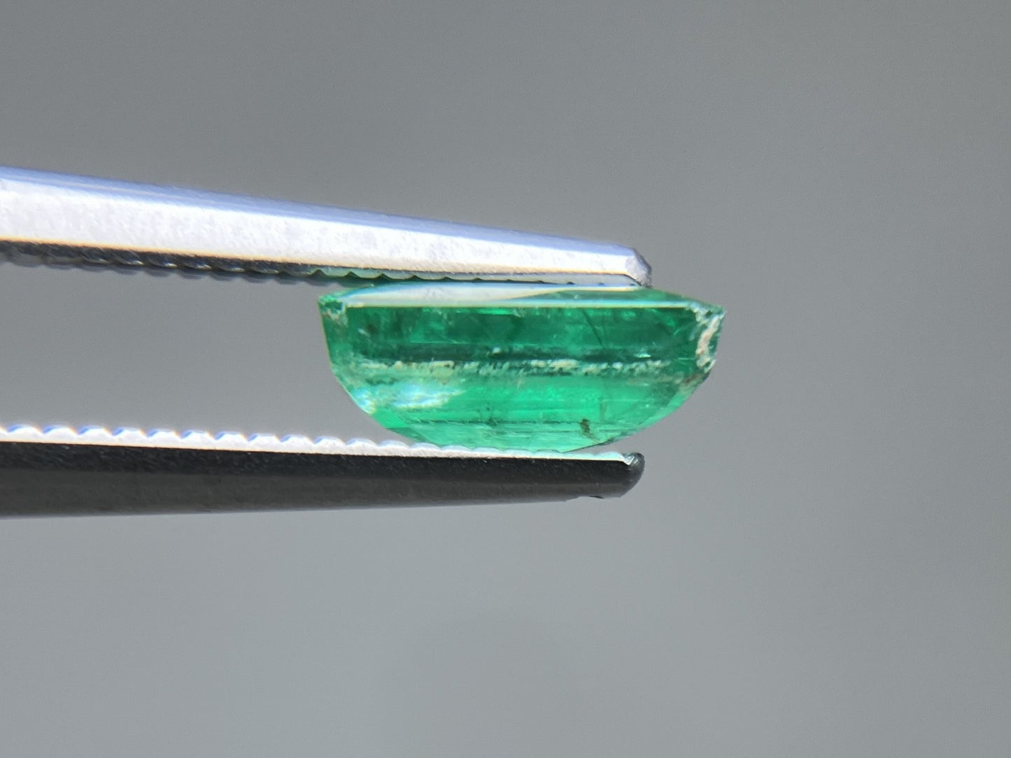 エメラルド 天然 1.165ct 宝石ソーティング付き 7.1㎜×5.6㎜×3.0㎜ ルース（ 裸石 ） 7186YY