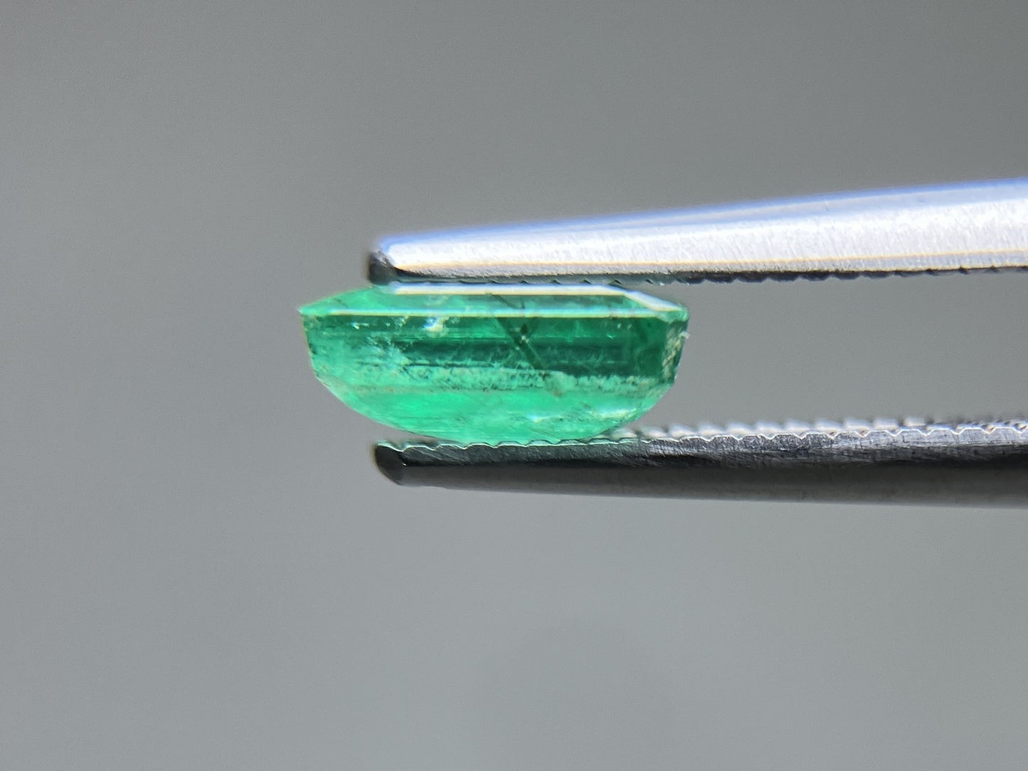 エメラルド 天然 1.165ct 宝石ソーティング付き 7.1㎜×5.6㎜×3.0㎜ ルース（ 裸石 ） 7186YY