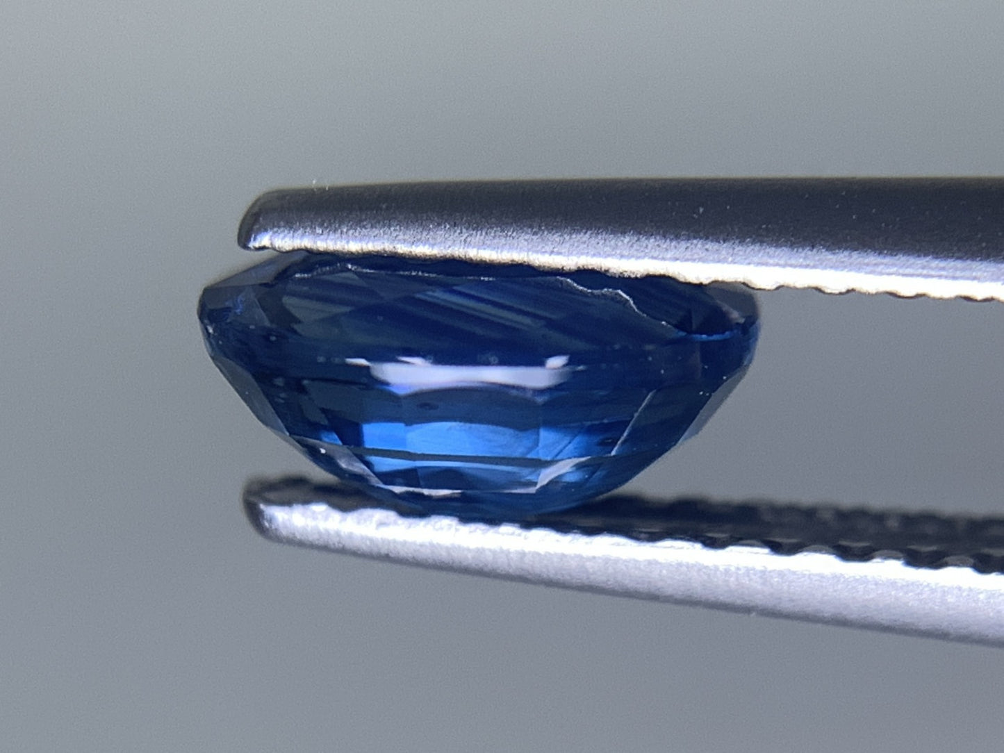 サファイア 天然  1.140ct  中央宝石ソーティング付き  7.01㎜×5.10㎜×3.43㎜  ルース（ 裸石 ） 5522Y