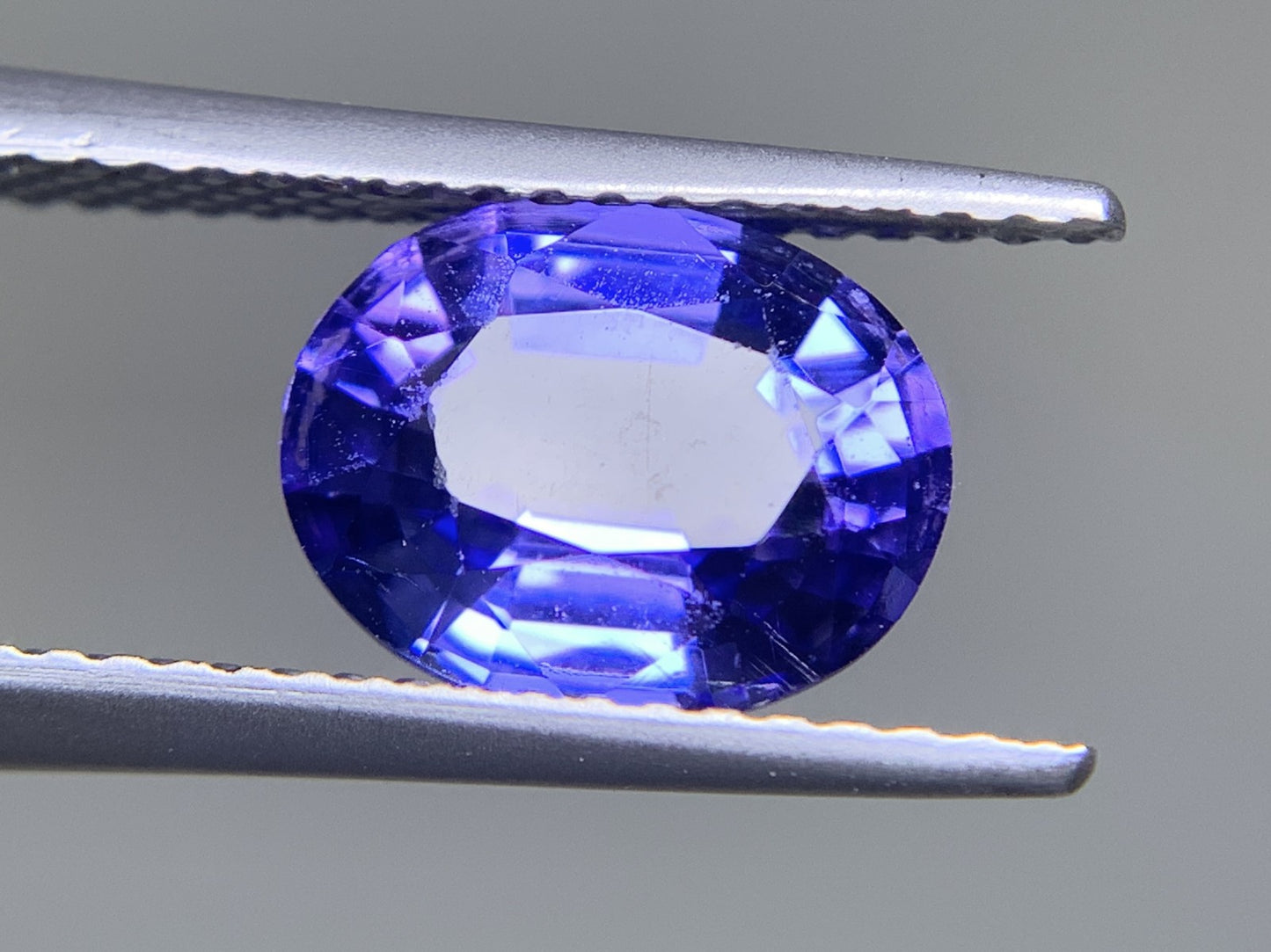タンザナイト 2.453ct  宝石ソーティング付き  9.4㎜×7.3㎜×4.6㎜  ルース（ 裸石 ） 1900Y