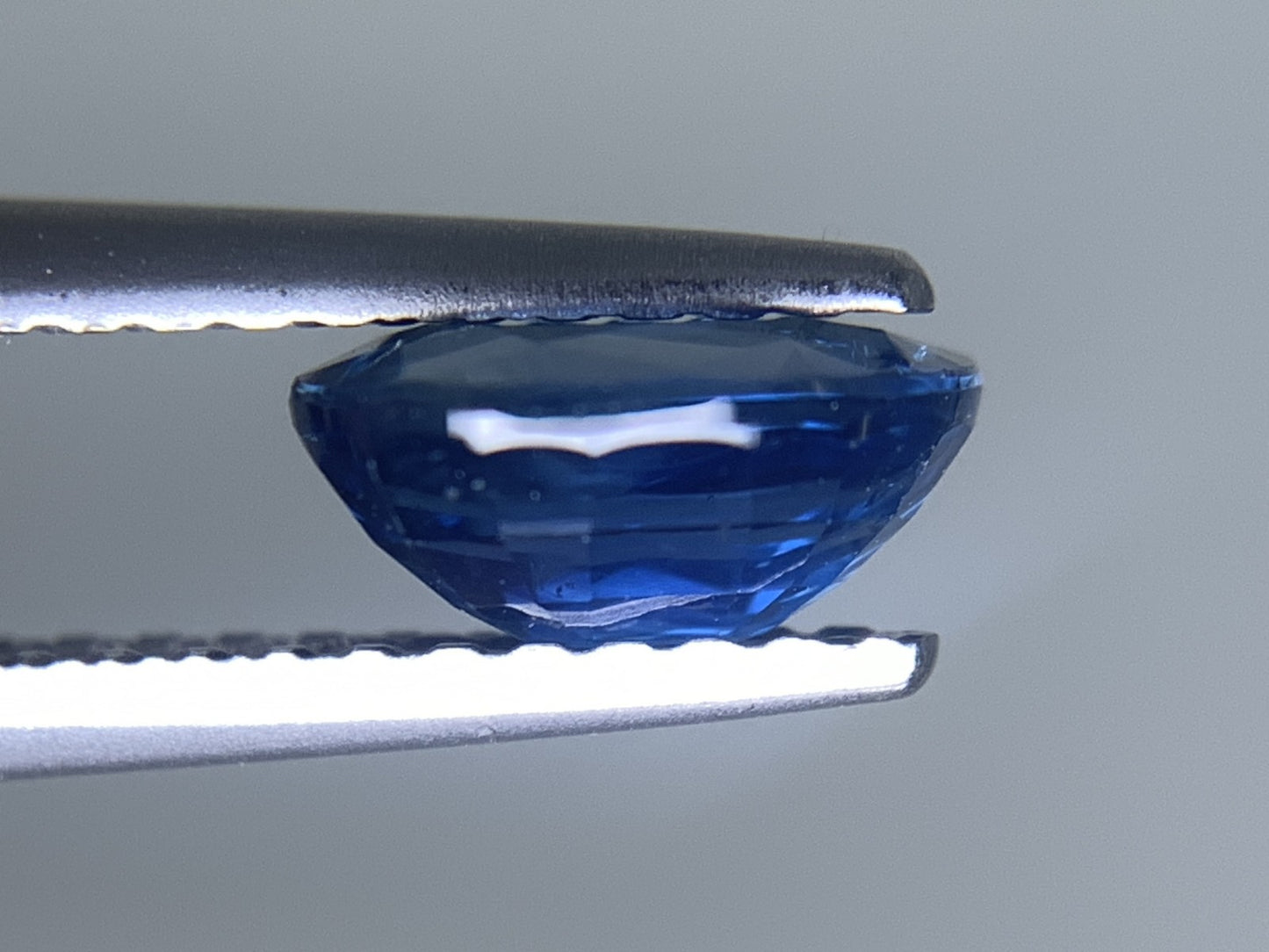サファイア 天然  1.140ct  中央宝石ソーティング付き  7.01㎜×5.10㎜×3.43㎜  ルース（ 裸石 ） 5522Y