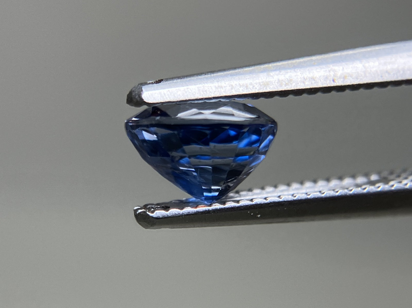 サファイア 1.326ct 宝石ソーティング付き  6.1㎜×5.4㎜×4.0㎜  ルース（ 裸石 ） 4192YY