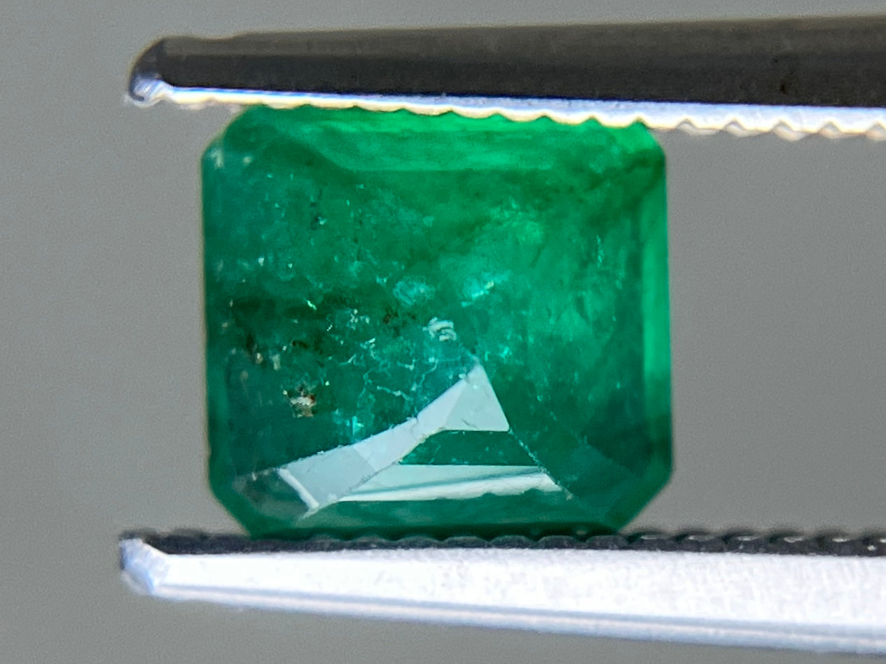 エメラルド 天然 1.010ct 宝石ソーティング付き 5.9㎜×5.5㎜×4.0㎜ ルース（ 裸石 ） 7172YY
