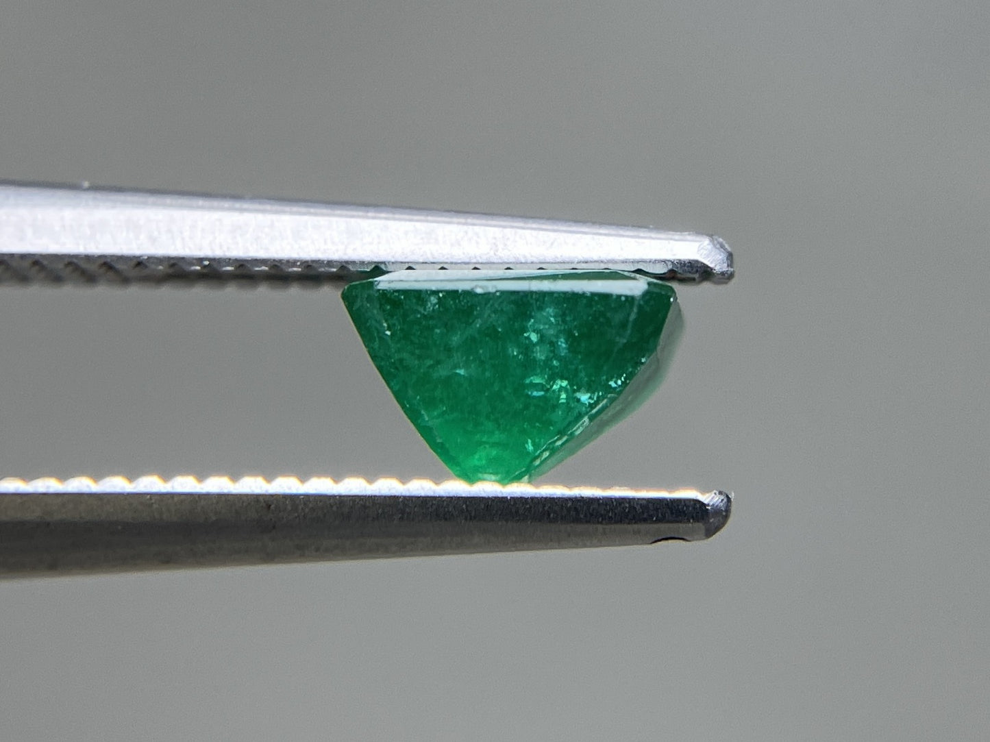 エメラルド 天然 1.010ct 宝石ソーティング付き 5.9㎜×5.5㎜×4.0㎜ ルース（ 裸石 ） 7172YY