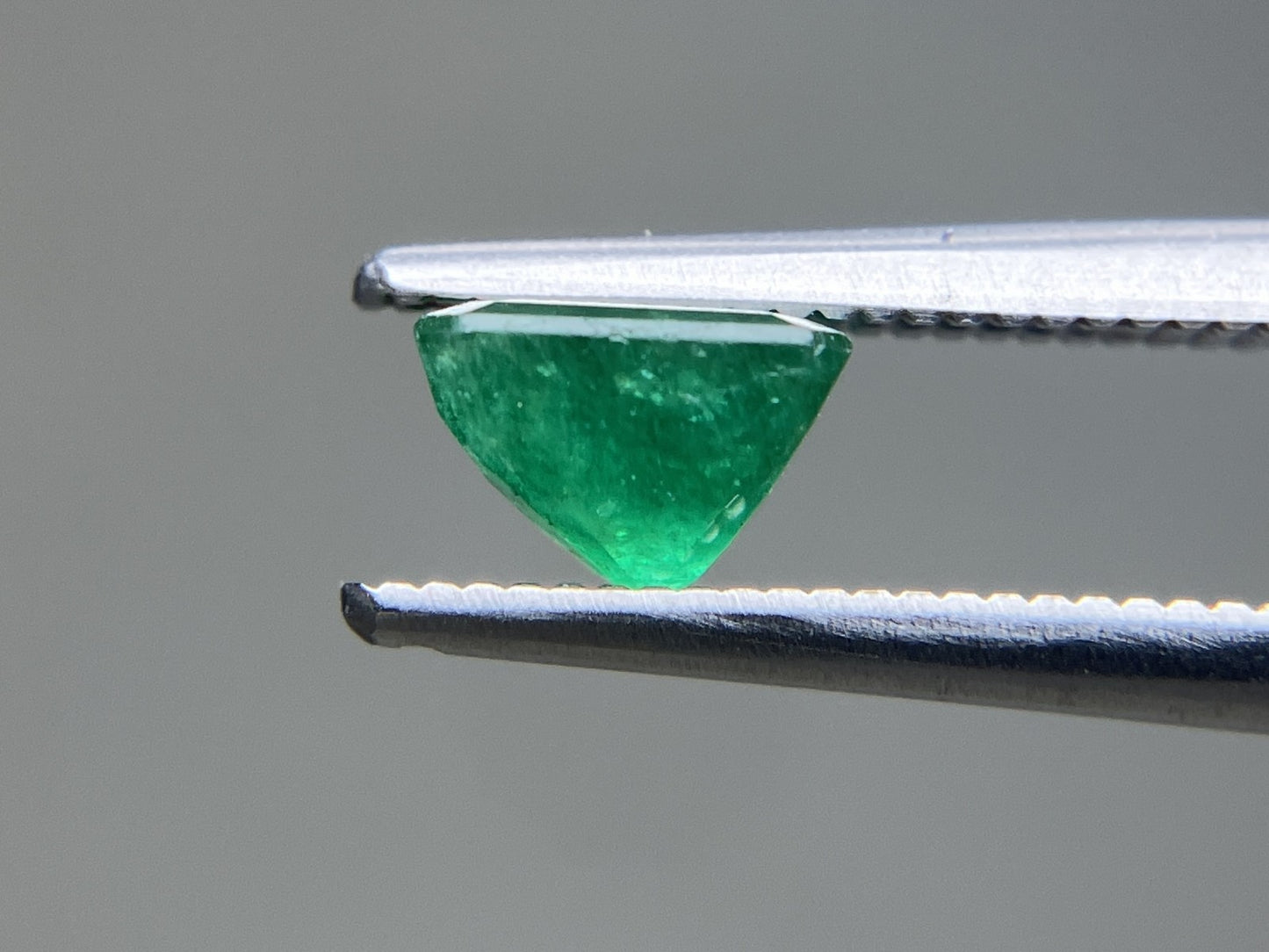 エメラルド 天然 1.010ct 宝石ソーティング付き 5.9㎜×5.5㎜×4.0㎜ ルース（ 裸石 ） 7172YY