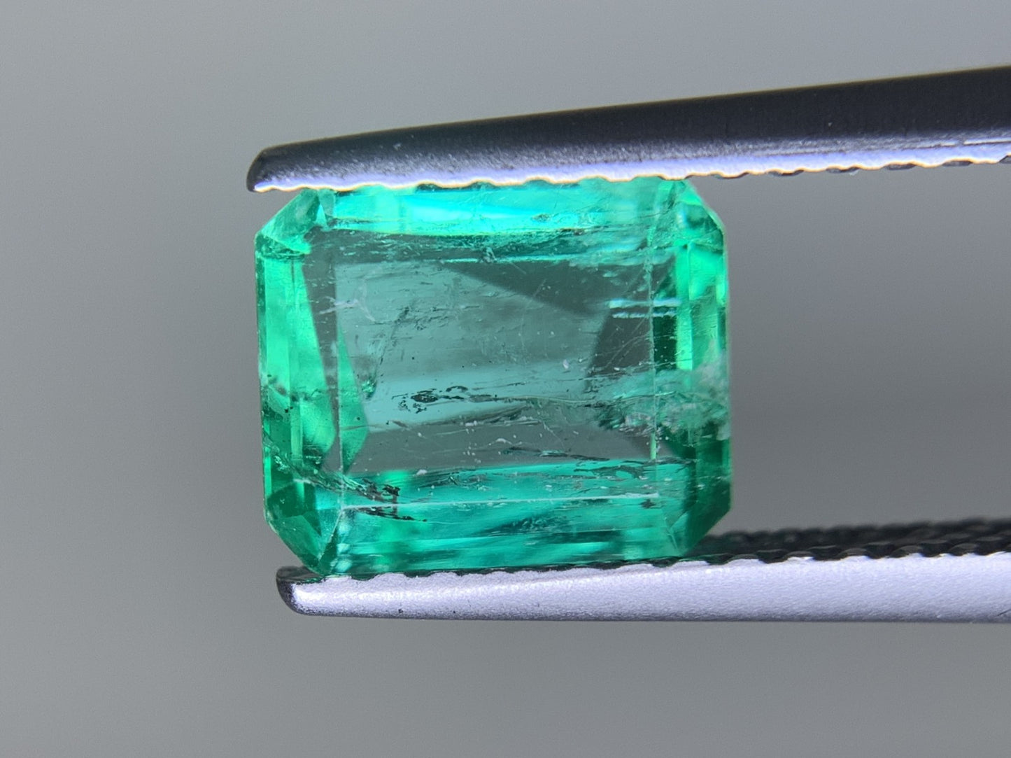 エメラルド  1.246ct  中央宝石ソーティング付き  7.46㎜×6.32㎜×3.41㎜  ルース（ 裸石 ） 3551Y