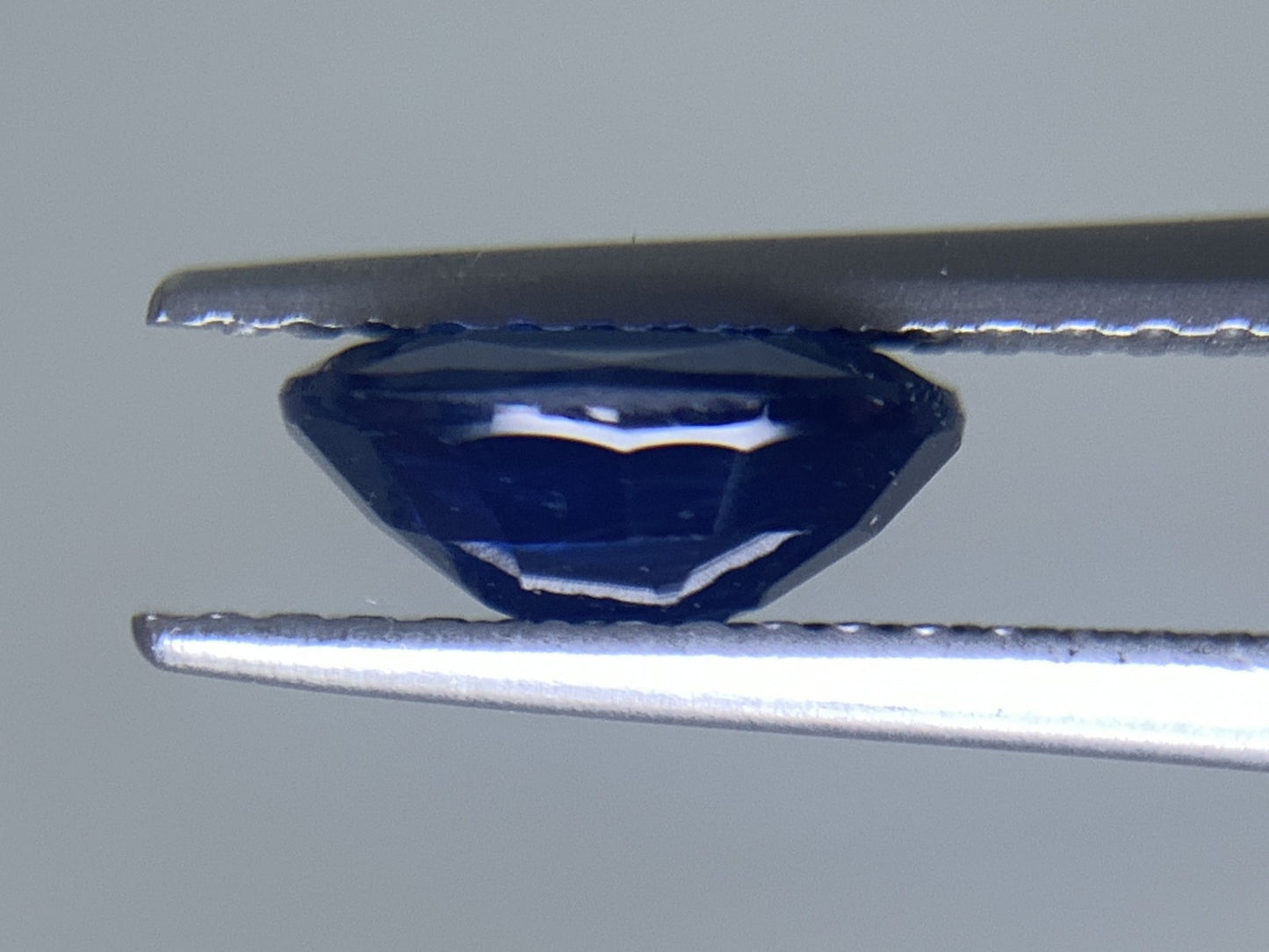 サファイア 天然  1.582ct  中央宝石ソーティング付き  8.04㎜×6.09㎜×3.53㎜  ルース（ 裸石 ） 5654Y