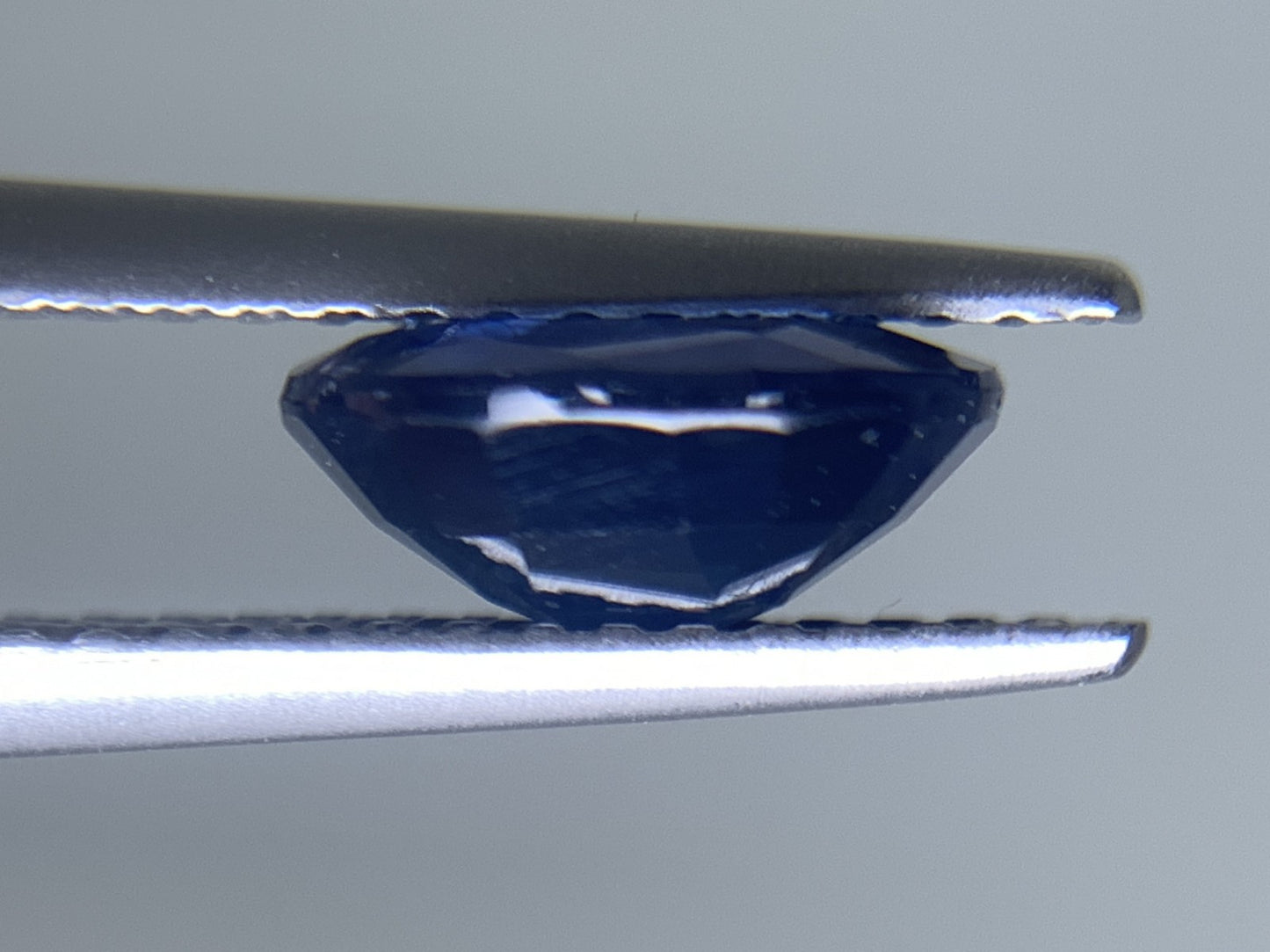 サファイア 天然  1.582ct  中央宝石ソーティング付き  8.04㎜×6.09㎜×3.53㎜  ルース（ 裸石 ） 5654Y