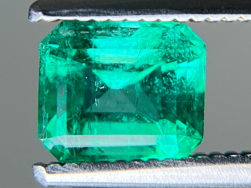 エメラルド 天然 0.965ct 宝石ソーティング付き 6.0㎜×5.1㎜×4.2㎜ ルース（ 裸石 ） 7158YY