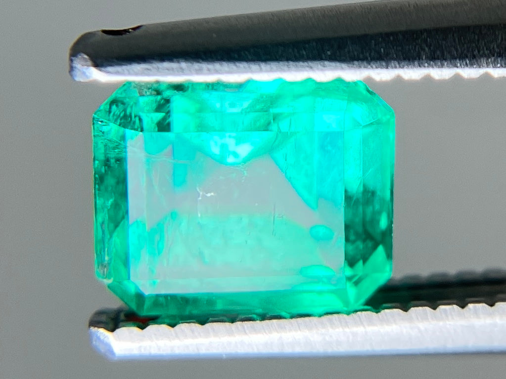 エメラルド 天然 0.965ct 宝石ソーティング付き 6.0㎜×5.1㎜×4.2㎜ ルース（ 裸石 ） 7158YY