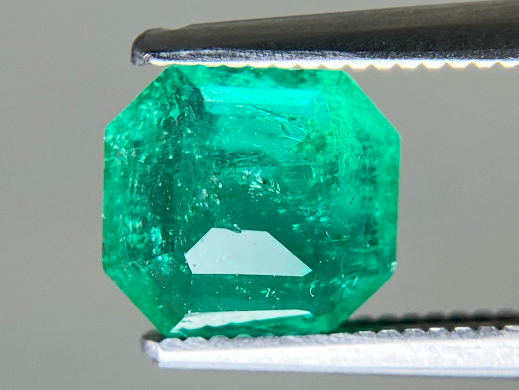 エメラルド 天然 1.294ct 宝石ソーティング付き 7.2㎜×6.7㎜×3.8㎜ ルース（ 裸石 ） 7154YY